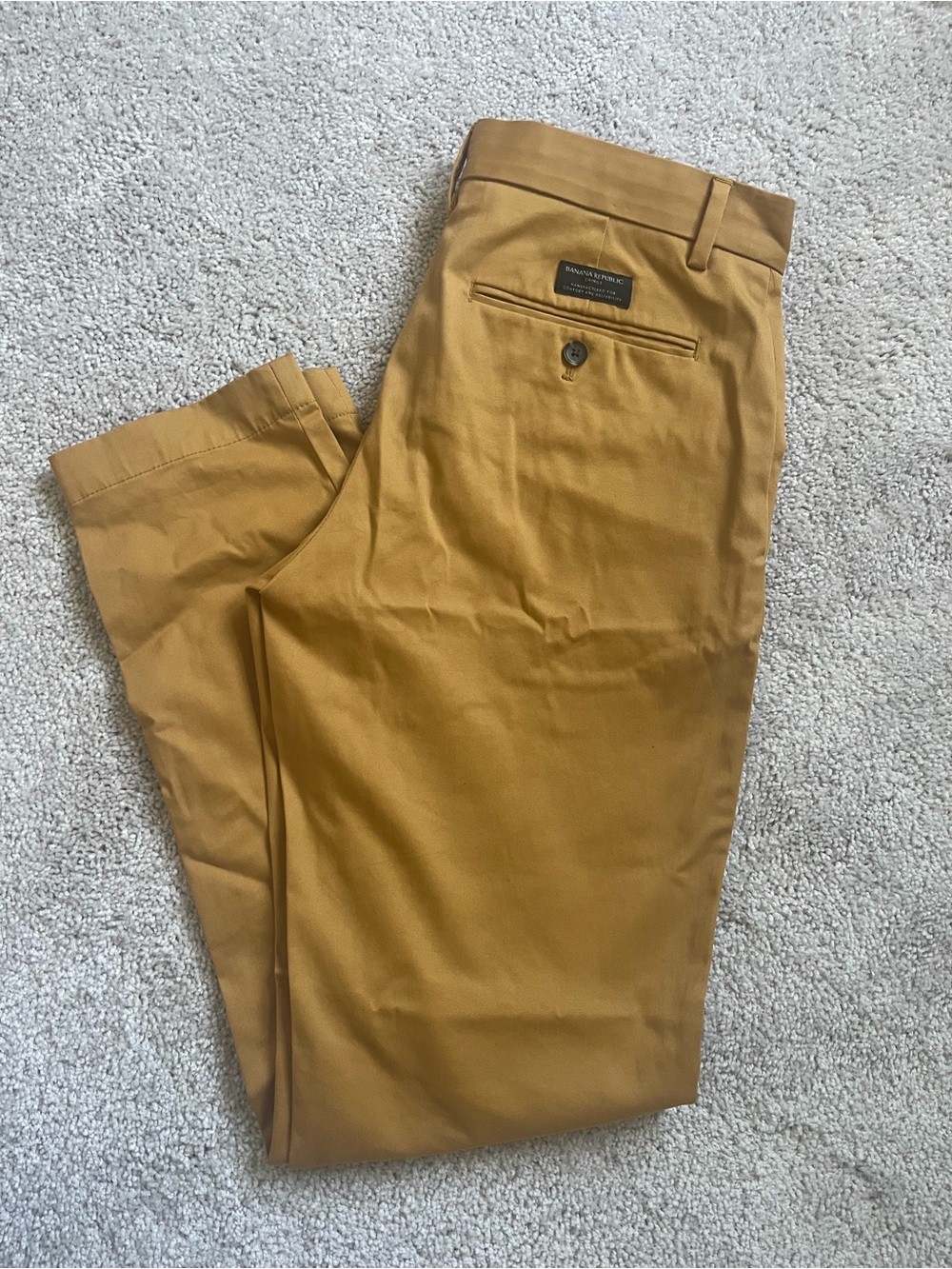 Banana Republic Men's Mustard Mason Athletic Tapered Fit Chino Pants